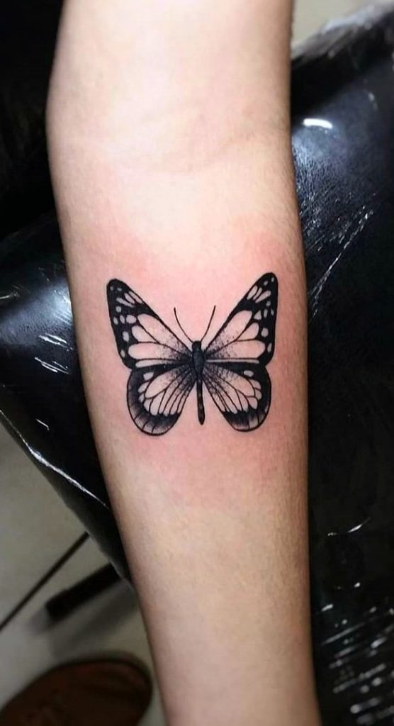 tatuagem de borboleta na perna 
