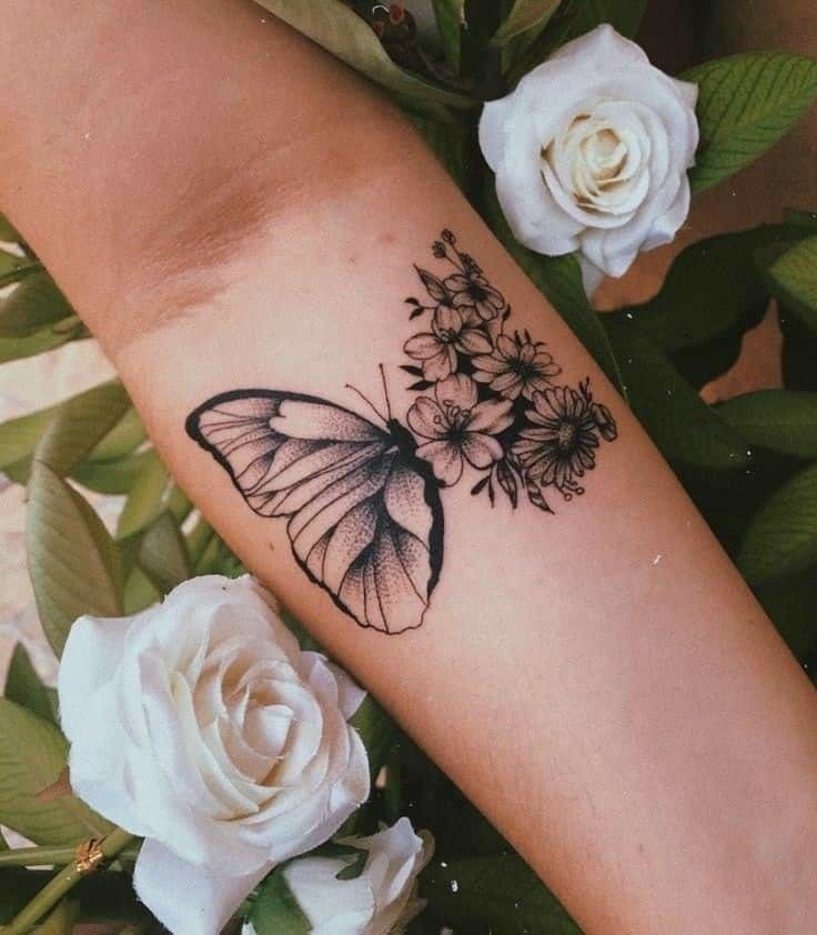 tatuagem de borboleta na bunda