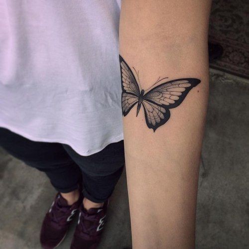 tatuagem feminina de borboleta