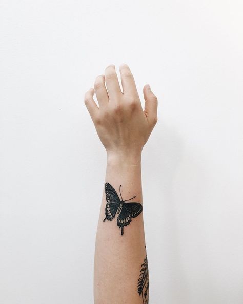 tatuagem de borboleta no pulso