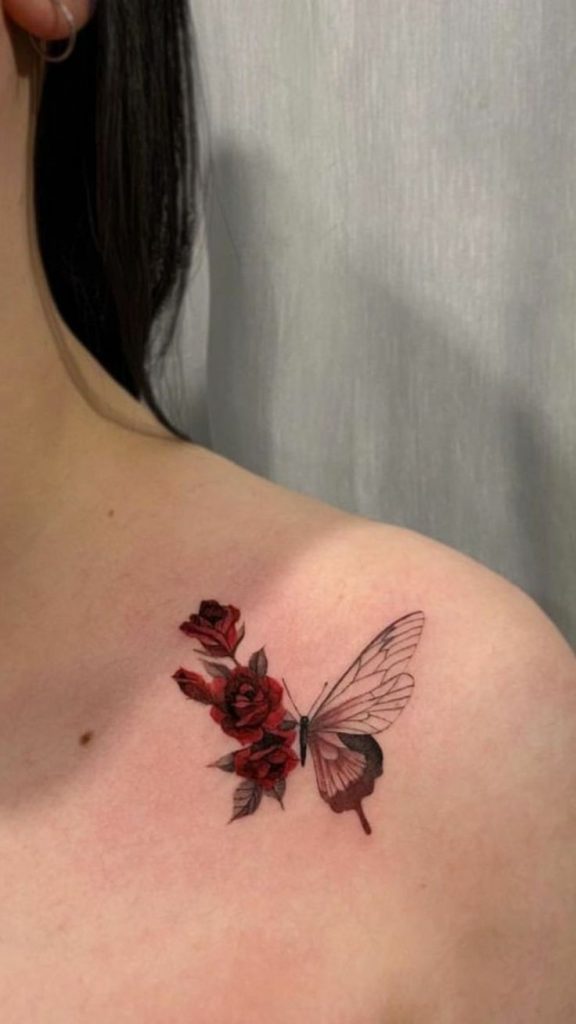 tatuagem borboleta com flor