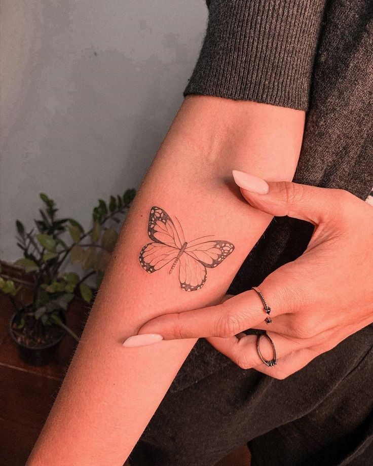 tatuagem de borboleta pequena 