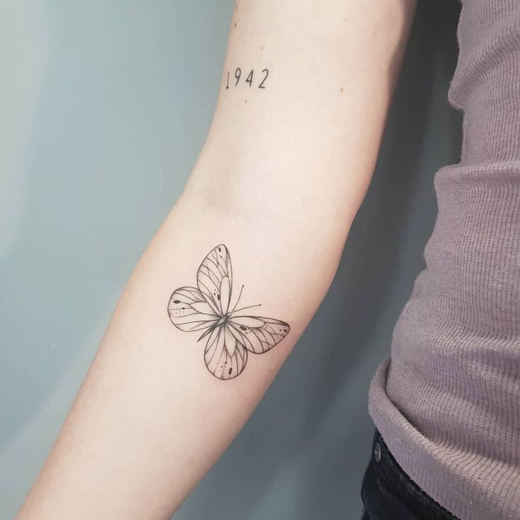 tatuagem de borboleta delicada