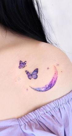 tatuagem de borboleta com lua