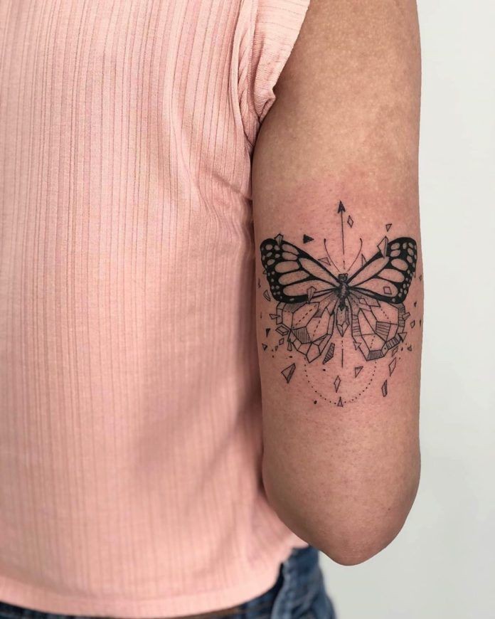 tatuagem de borboleta nas costas 