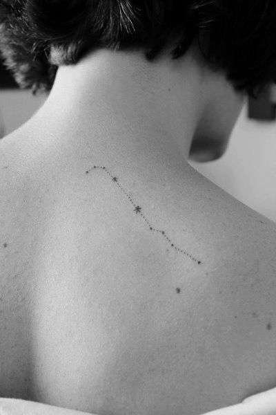 tatuagem nas costas constelação
