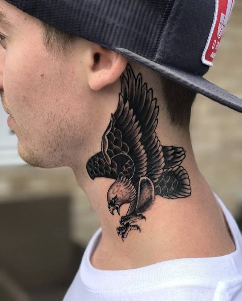 tatuagem no pescoço gaivota