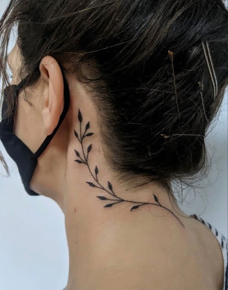 tatuagem no pescoço media 