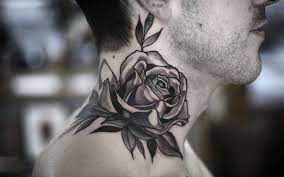 tatuagem no pescoço flor
