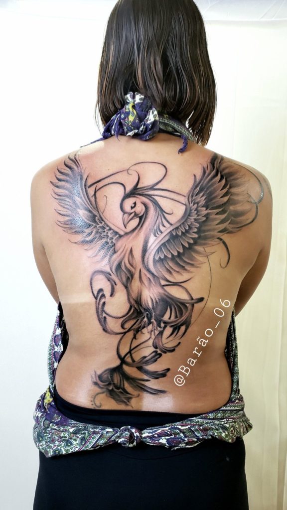 tatuagem nas costas fenix