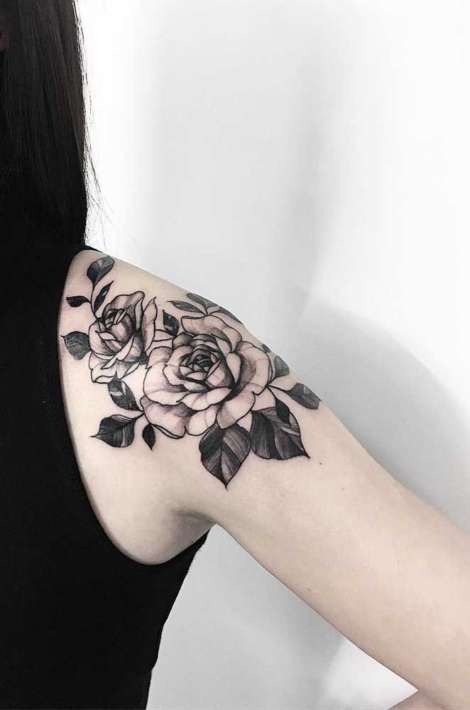 tatuagens no ombro de flor 