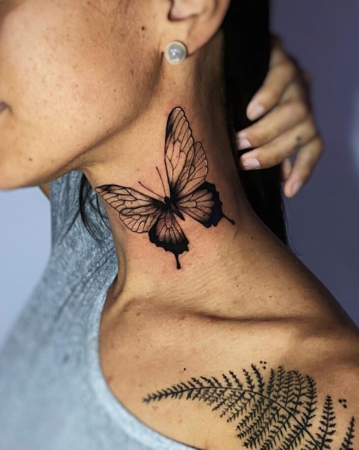 tatuagem borboleta no pescoço