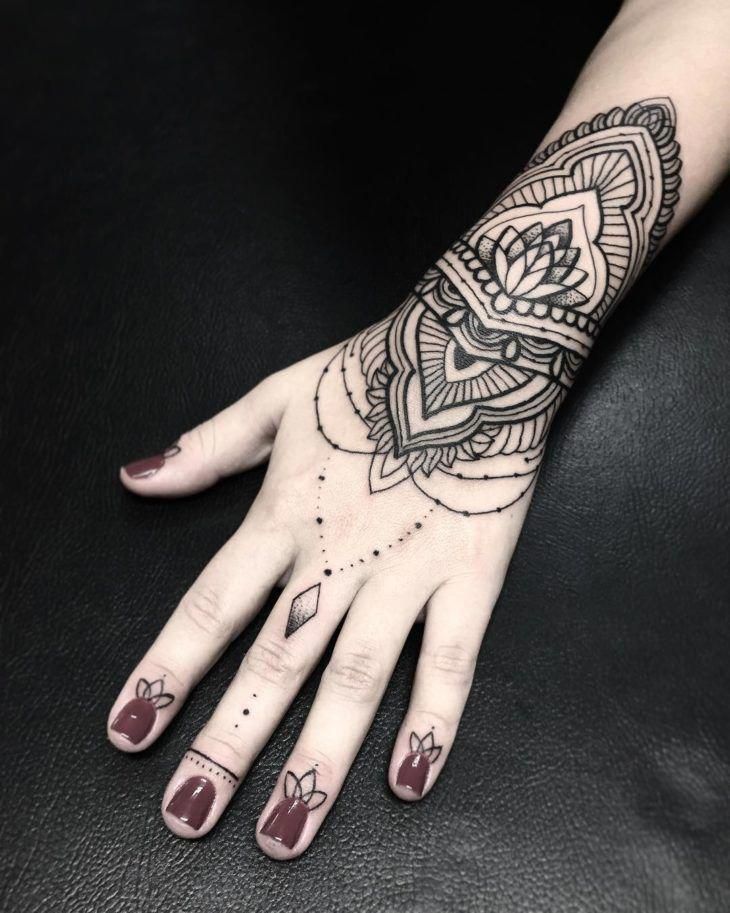 ual o significado da tatuagem na mão?