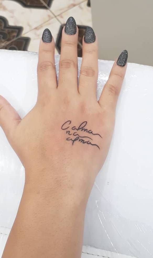 Quanto tempo para cicatrizar uma tatuagem na mão?